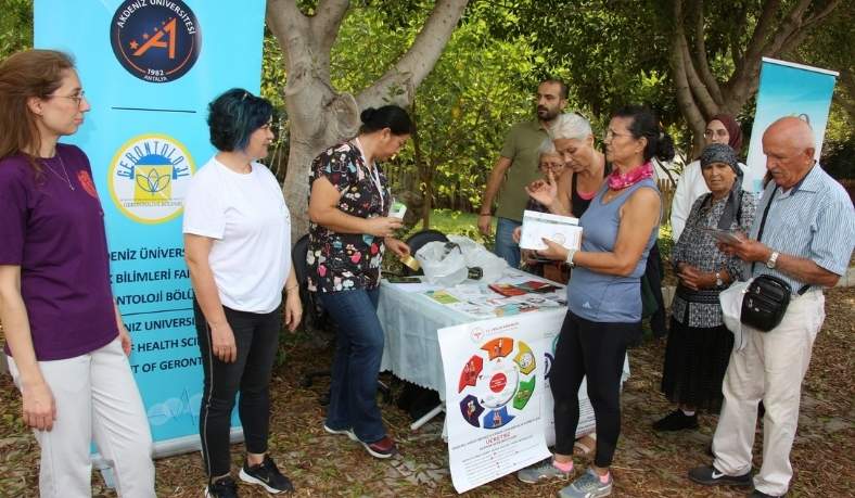 akdeniz-universitesi-yaslilar-gunu.jpg