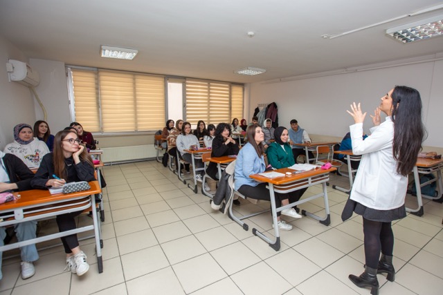 Bursa Büyükşehir, üniversite adaylarının yanında