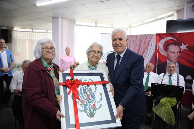 Başkan Bozbey’den Huzurevi’ne bayram ziyareti