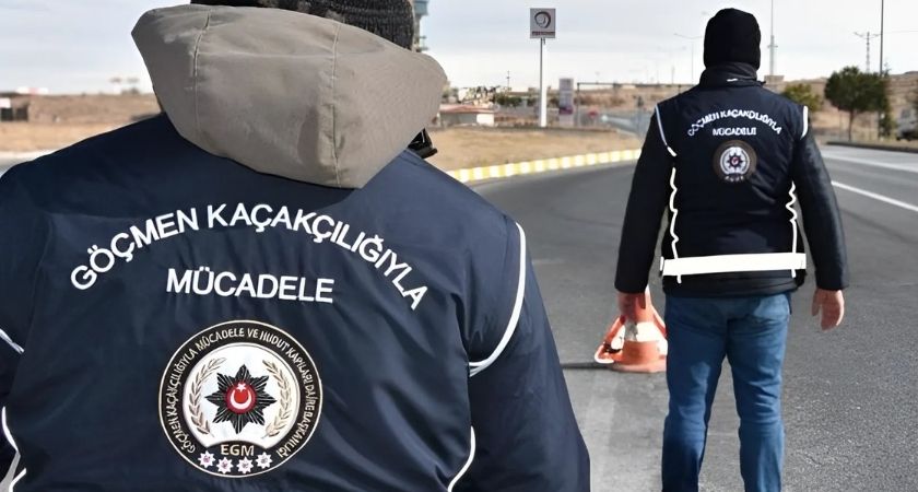 42 göçmen kaçakçılığı organizatörü ve 433 düzensiz göçmen yakalandı