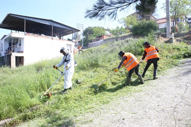 Çiğli Belediyesi’nden yaz öncesi yoğun kosa mesaisi