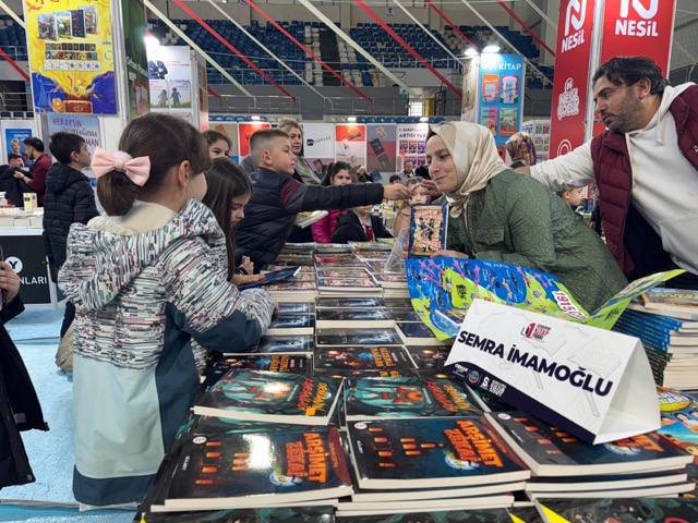 Serdivan Kitap Fuarı’na Okullardan ve Öğrencilerden Yoğun İlgi