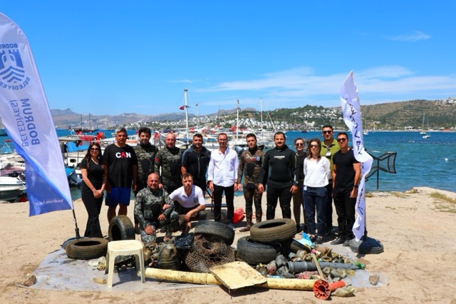 Deniz Dibi Temizliğinin Üçüncü Etabı Bitez’de Yapıldı