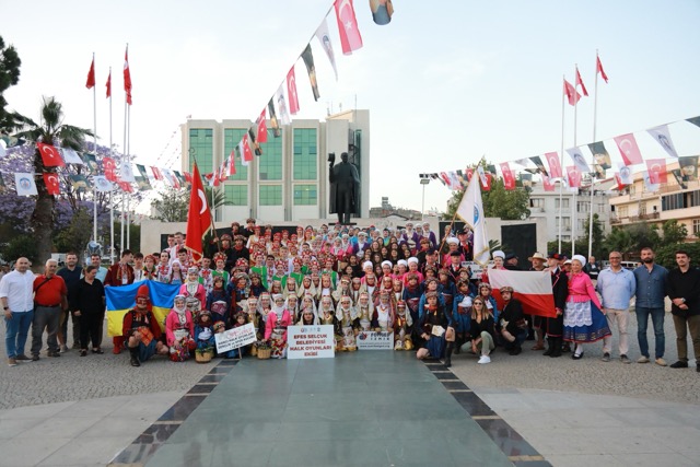 Efes Selçuk’ta Kültürler Uluslararası Halk Oyunları Şenliği ile Buluşuyor