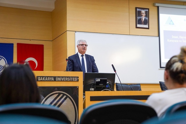 Prof. Dr. Fikrettin Şahin Sakarya Üniversitesinde öğrencilerle buluştu