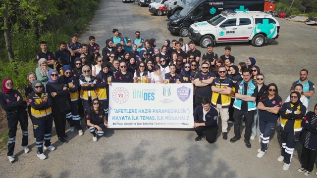 Genç paramedikler afetlere hazırlandı