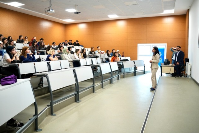 Kocaeli Sağlık ve Teknoloji Üniversitesi, yapay zekâ ve yeni nesil teknolojilerin psikoterapi süreçlerine entegrasyonu konusunda öncü adımlar atmaya devam ediyor
