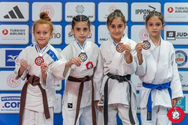 Sakarya’nın sporcuları Avrupa ve Türkiye'de kürsüye damga vurdu