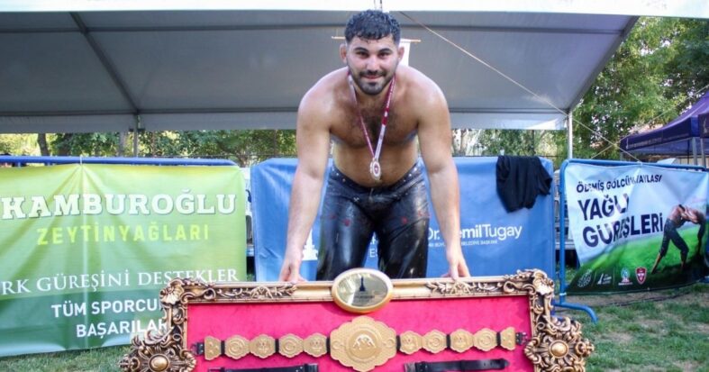 Ödemiş Gölcük Yaylası yağlı güreşlerinde başpehlivan Erkan Taş oldu