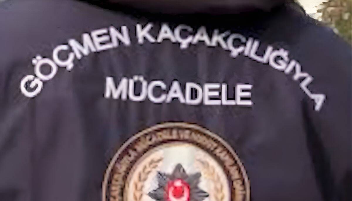 Güçlü karakol ekibi, suç ve suçlulara karşı mücadele ediyor, güvenlik sağlıyor.